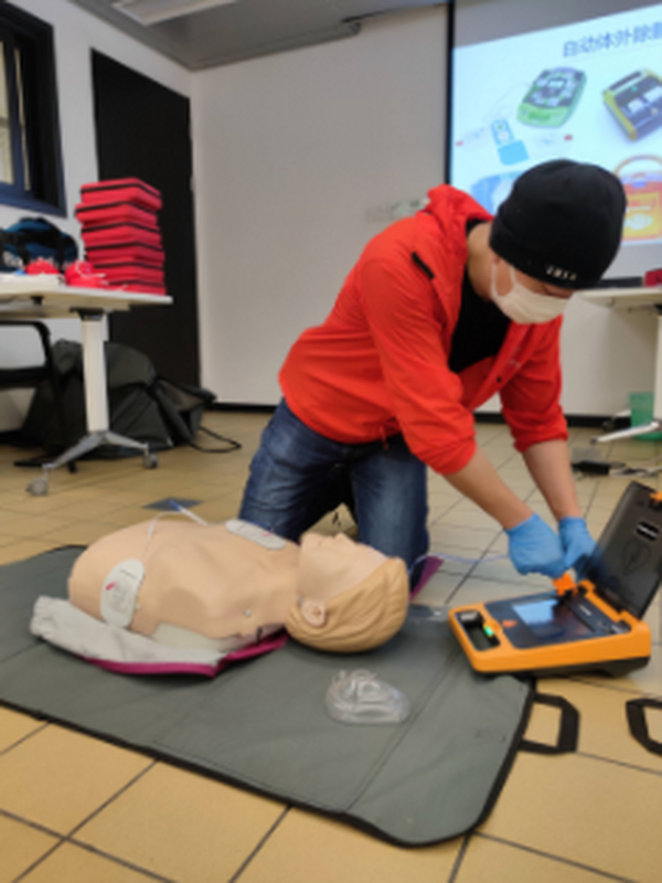 无反应但是有呼吸需要实施CPR吗？